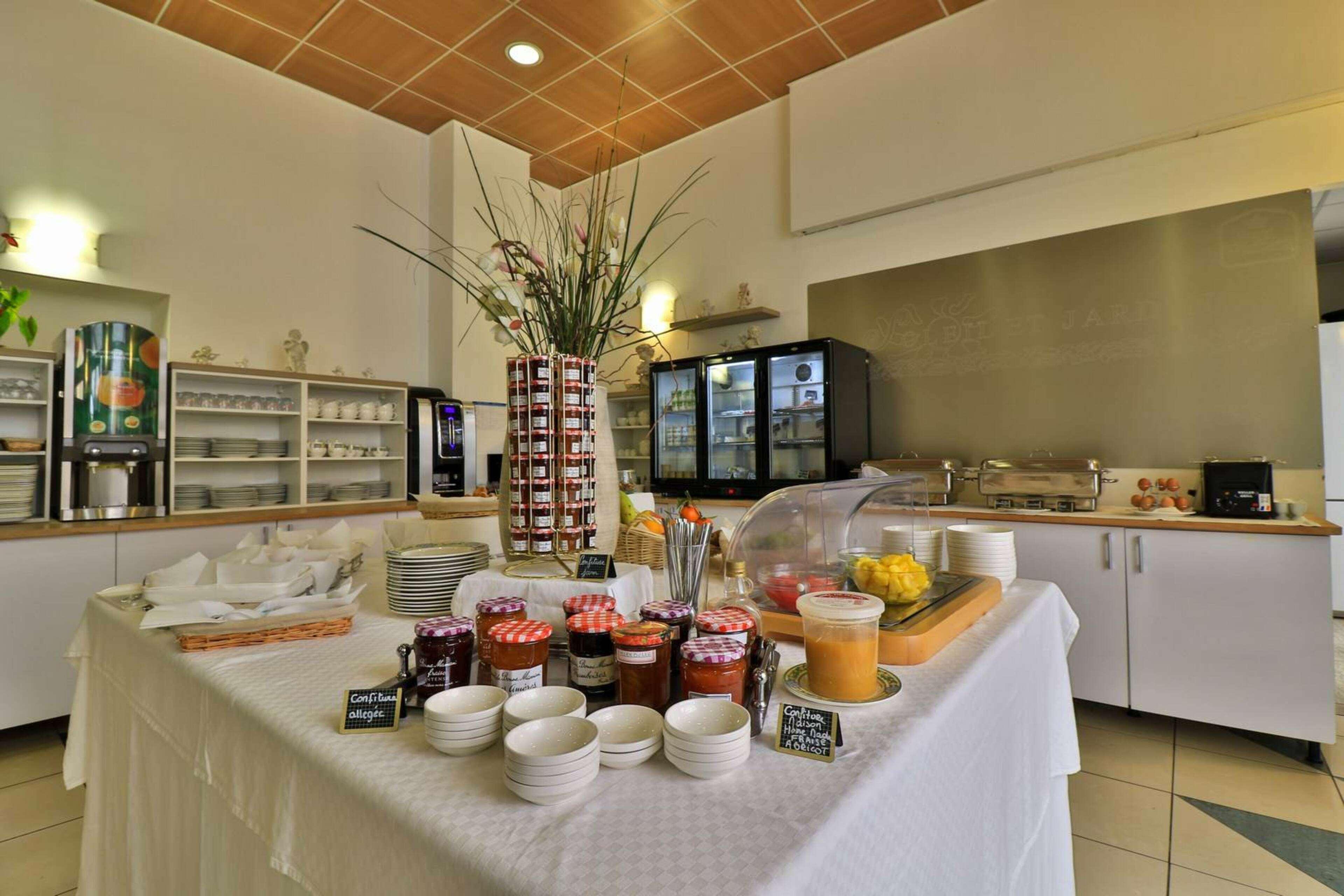 Hotel Sanary, Soleil Et Jardin - Renovation Hiver 2024-25
