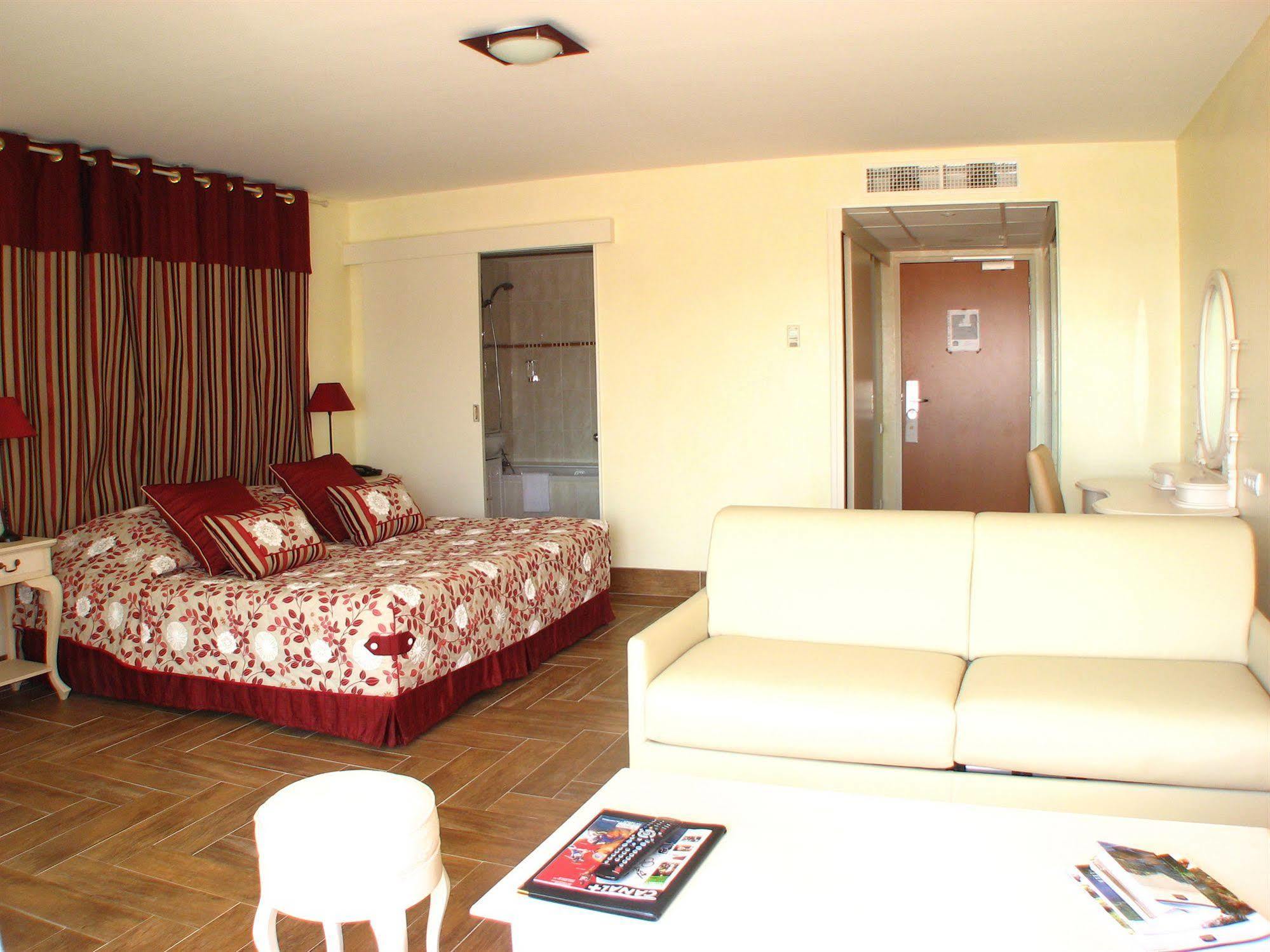 Hotel Sanary, Soleil Et Jardin - Renovation Hiver 2024-25
